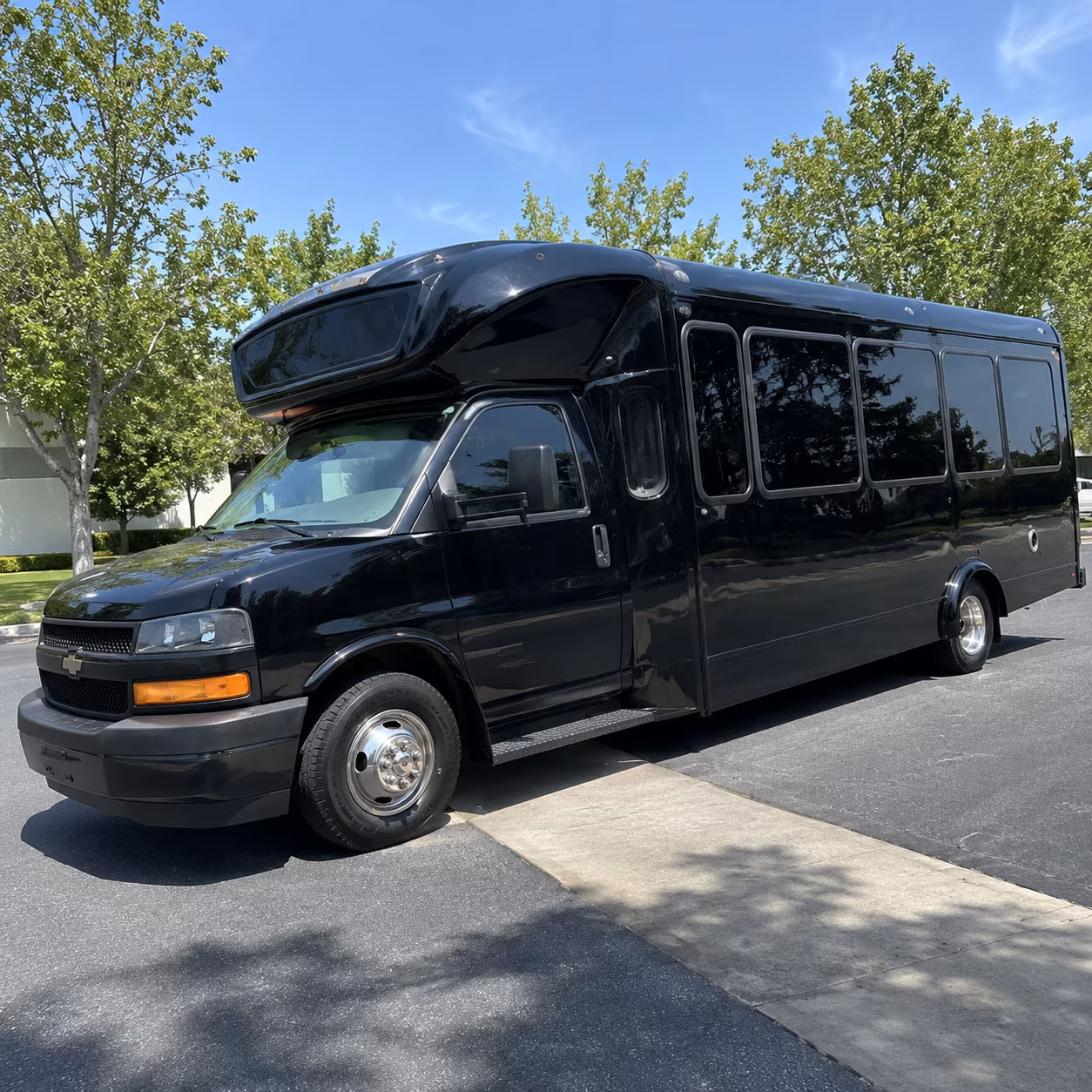 huntsville 15 passenger party bus