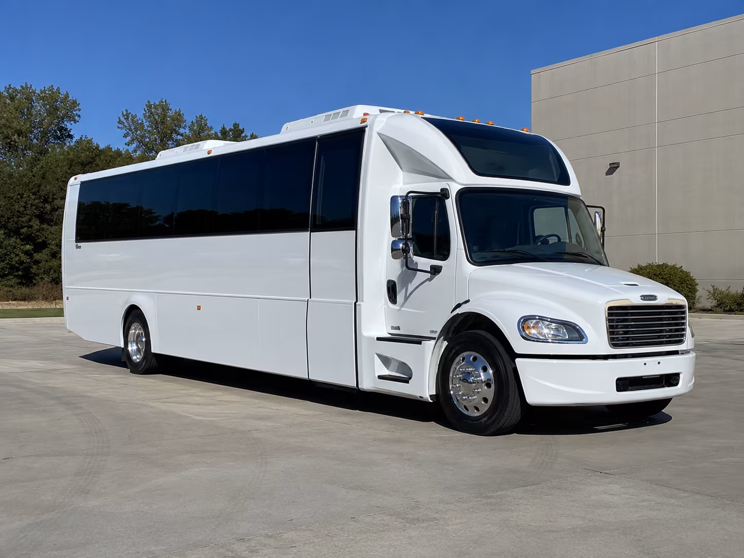huntsville 28 passenger party bus