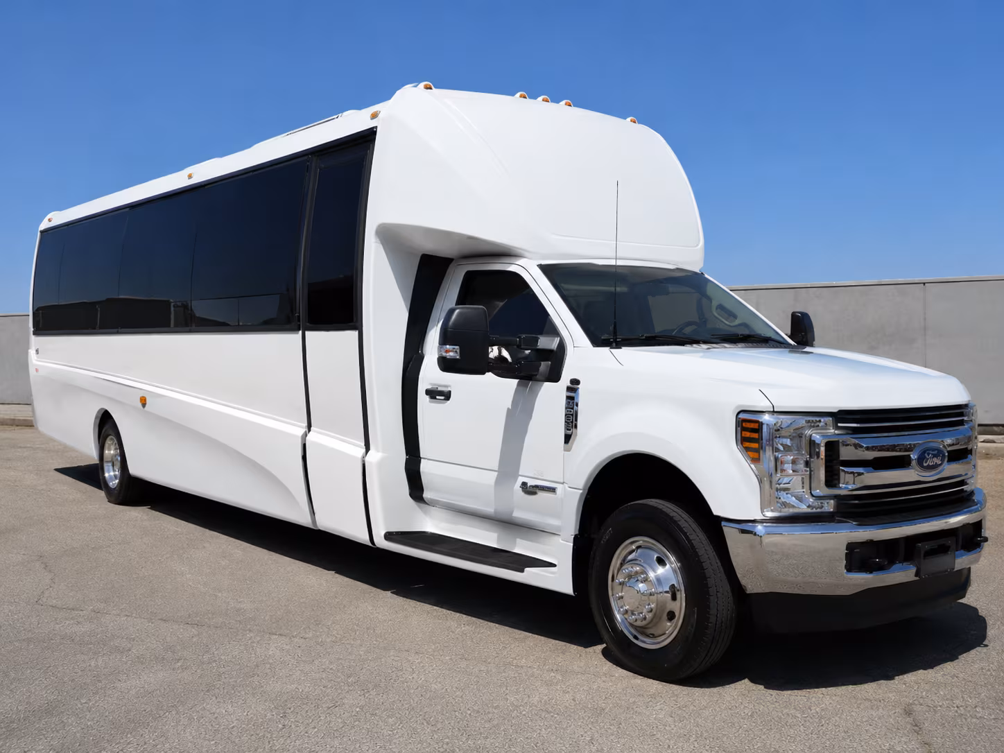 smooth bus rentals for huntsville concerts and von braun center events
